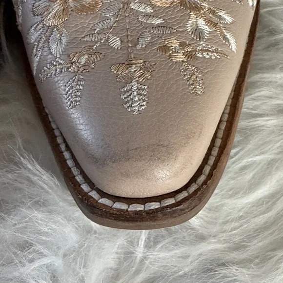 Dingo Floral Embroidered Cream Heeled Boots Sand AS IS size 7.5 - Picture 10 of 16